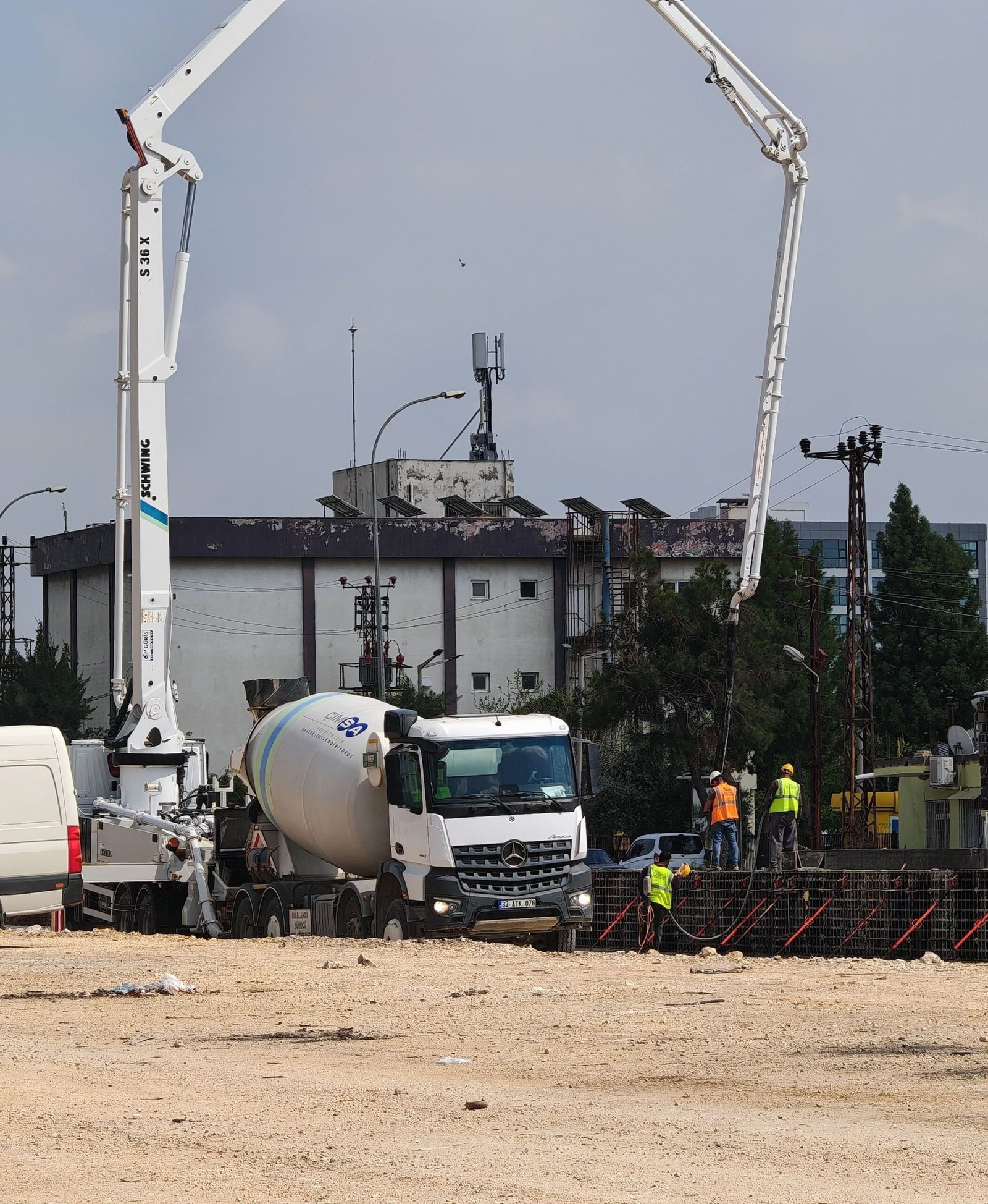 Mobile Concrete Pump Rental KSA | Heavy Pouring