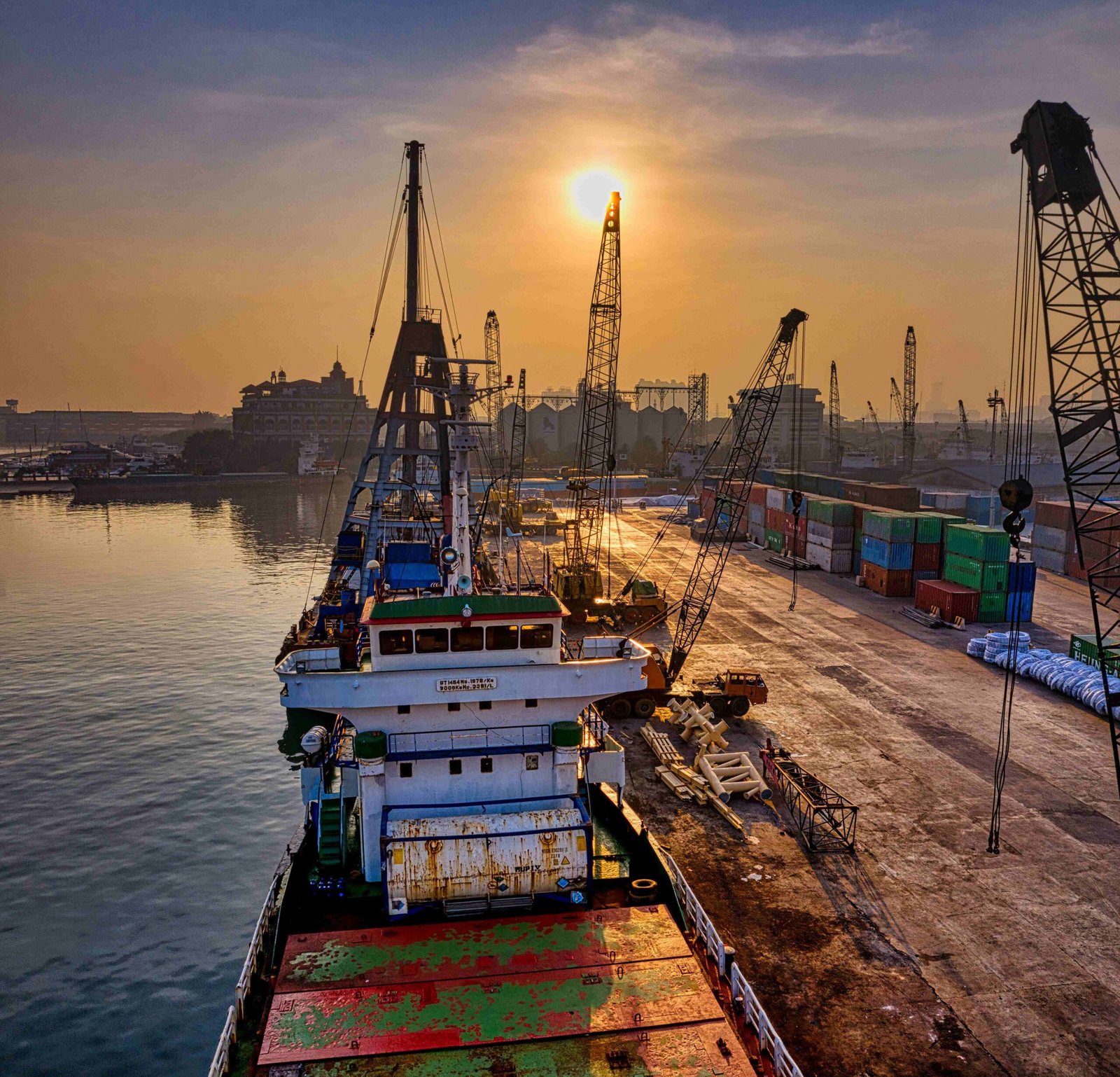 Port & Logistics Machinery Rental KSA | Heavy Fleet Supplier